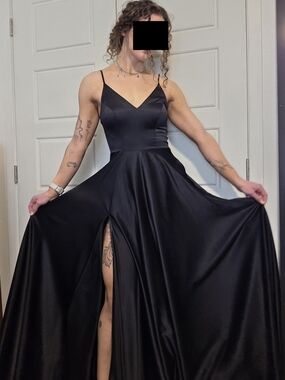 B. Smart Black Satin V-Neck Spaghetti-Strap Prom Gown with Front Slit